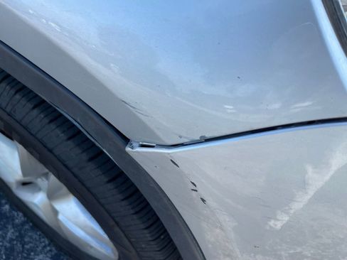 Used 2011 Volkswagen Tiguan S image 27