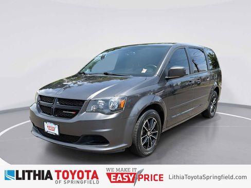 Used 2017 Dodge Grand Caravan SE FWD image 1