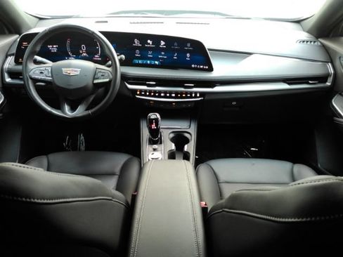 Used 2024 Cadillac XT4 Premium Luxury FWD image 2