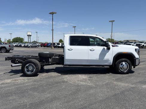 New 2026 GMC Sierra 3500 SLE w/ SLE Convenience Package AWD/4WD image 3