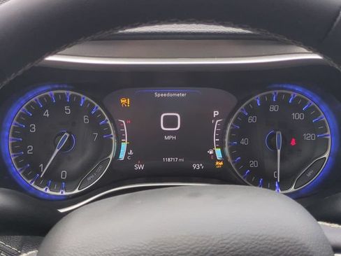 Used 2023 Chrysler Pacifica Touring-L FWD image 26