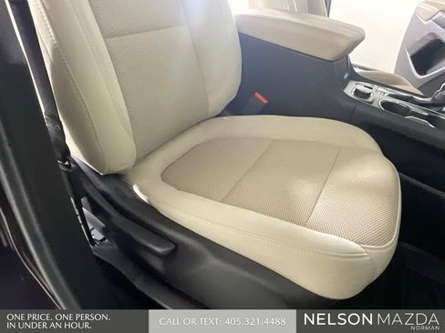 Used 2022 Chevrolet Traverse LT FWD image 27