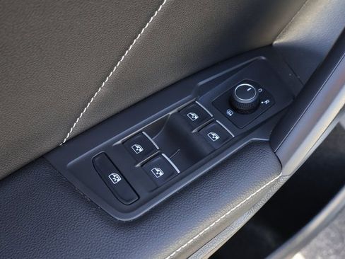 Certified 2023 Volkswagen Tiguan SE R-Line image 11