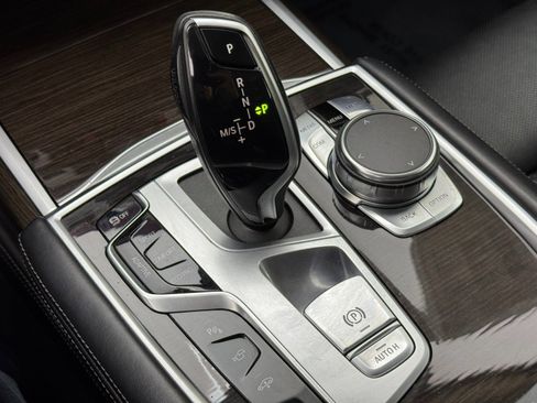 Used 2020 BMW 740i w/ Premium Package image 34