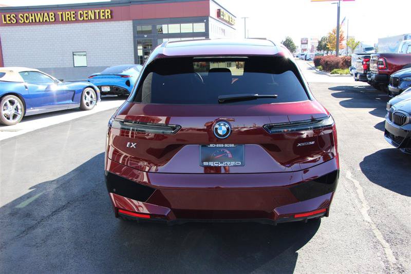 Used 2024 BMW iX xDrive50 w/ Premium Package AWD/4WD image 9