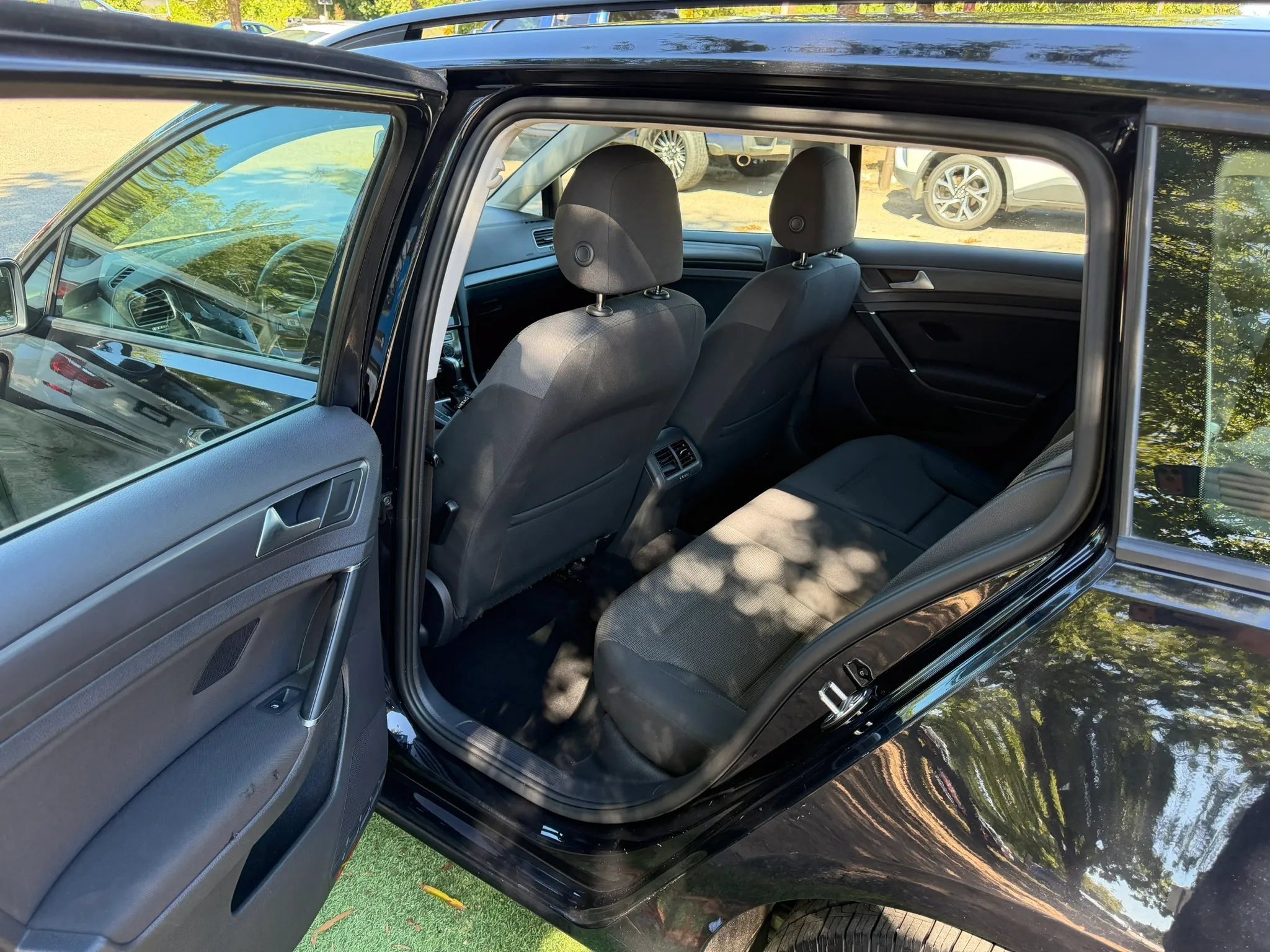 Used 2019 Volkswagen Golf S AWD/4WD image 12