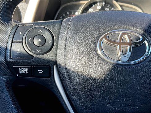 Used 2014 Toyota RAV4 LE image 18