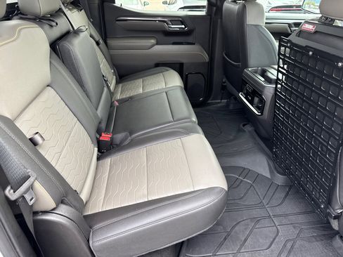 Used 2022 Chevrolet Silverado 1500 ZR2 w/ Technology Package image 18