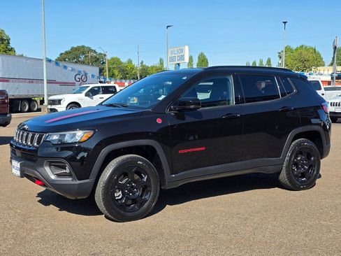Used 2023 Jeep Compass Trailhawk image 1