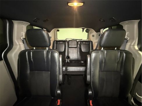 Used 2017 Dodge Grand Caravan SXT image 17