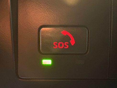 Used 2022 Toyota Tacoma TRD Off-Road w/ Technology Package image 16