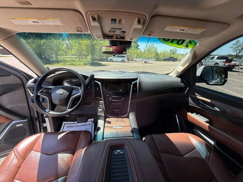 Used 2018 Cadillac Escalade Premium Luxury AWD/4WD image 13