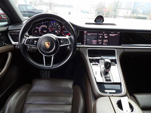 Used 2018 Porsche Panamera image 18