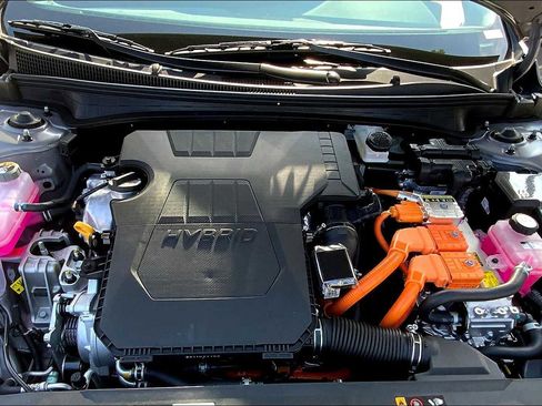 Used 2025 Hyundai Elantra SEL image 16