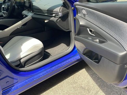 New 2025 Hyundai Elantra Limited image 34
