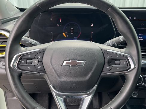 Used 2025 Chevrolet Trax ACTIV FWD image 18