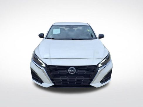 Used 2025 Nissan Altima 2.5 SV FWD image 2