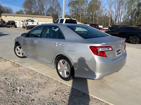 Used 2014 Toyota Camry SE w/ Fleet Convenience Package FWD image 16