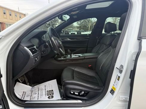 Used 2022 BMW 750i xDrive w/ Autobahn Package image 27