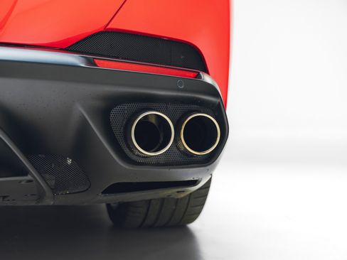 Used 2019 Ferrari Portofino RWD image 26