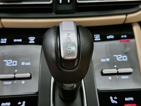 Used 2026 Porsche Macan AWD/4WD image 18