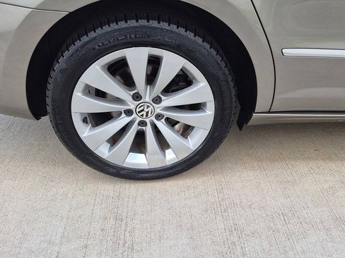Used 2010 Volkswagen CC Sport FWD image 16