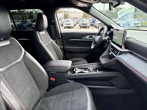 Used 2025 Ford Explorer ST image 30