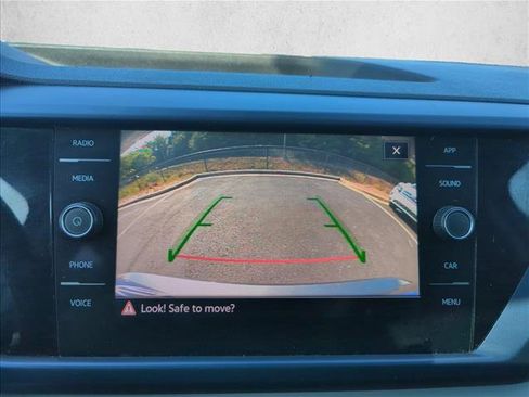 Used 2022 Volkswagen Taos SE w/ Panoramic Sunroof Package FWD image 27