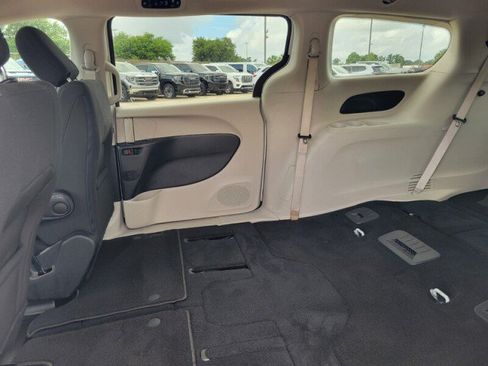 Used 2023 Chrysler Voyager LX FWD image 30