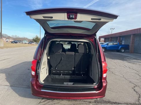 Used 2018 Dodge Grand Caravan SE image 13