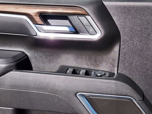 Used 2025 Chevrolet Silverado 1500 LT image 14