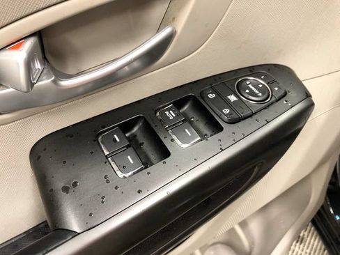Used 2020 Kia Sedona EX FWD image 13