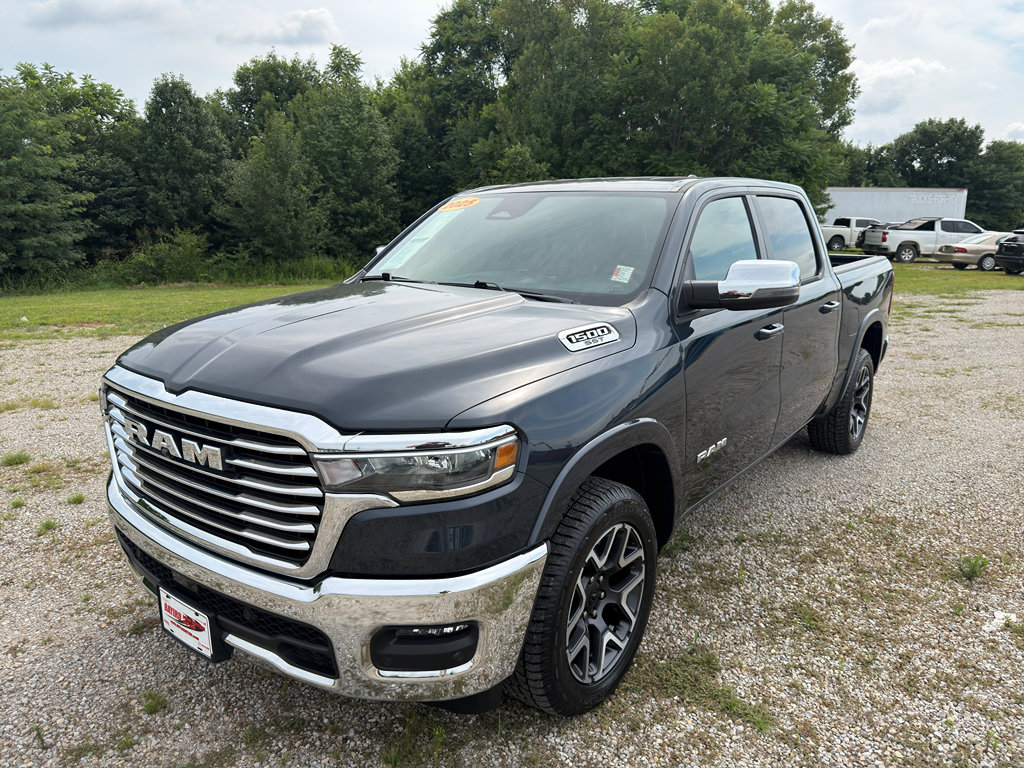 Used 2025 RAM 1500 Laramie AWD/4WD image 2