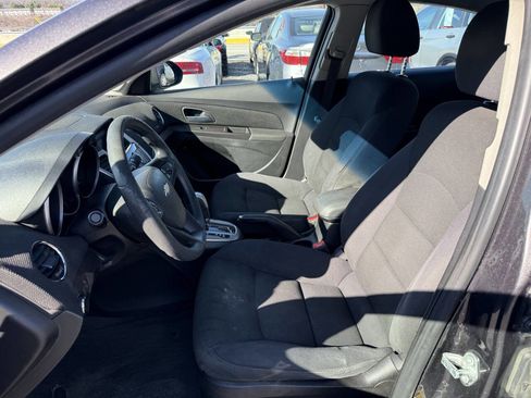 Used 2015 Chevrolet Cruze LT image 12