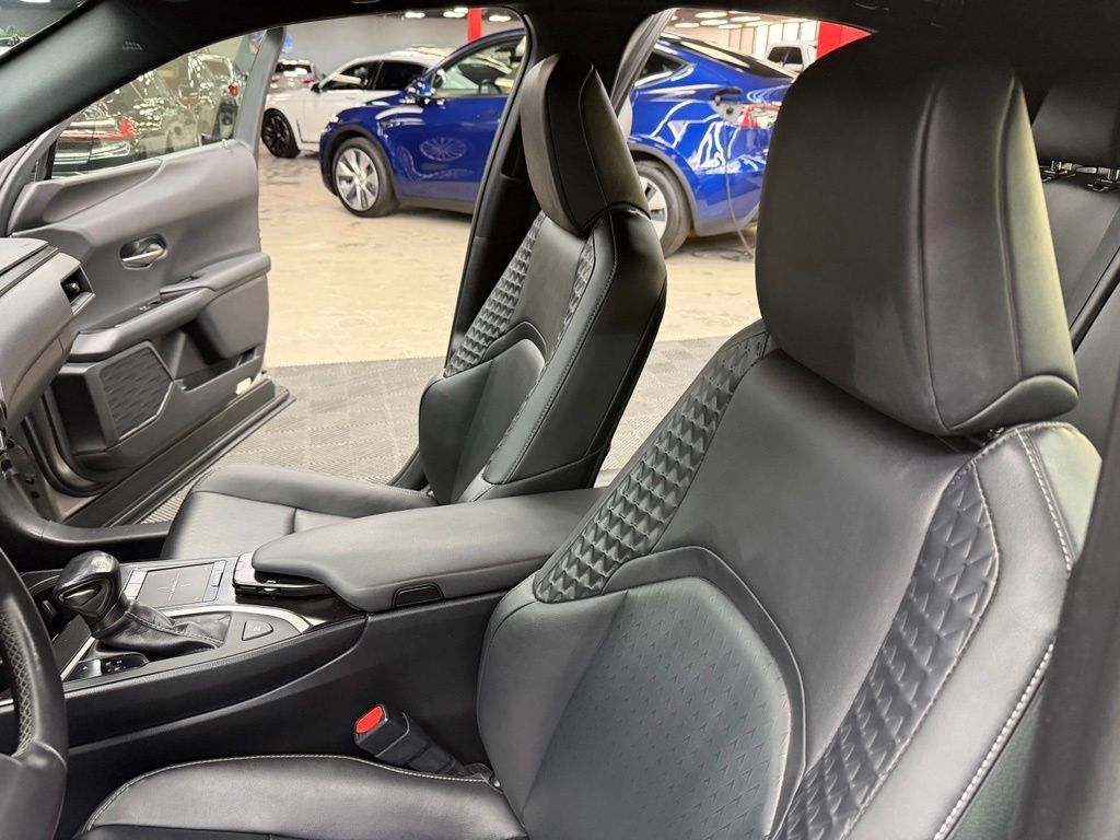 Used 2021 Lexus UX 200 w/ Accessory Package (Z1) FWD image 33