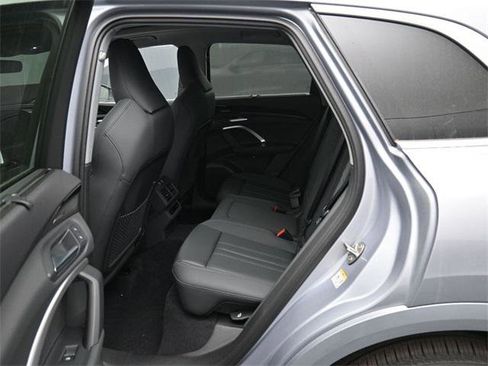 New 2025 Audi Q5 Prestige image 11