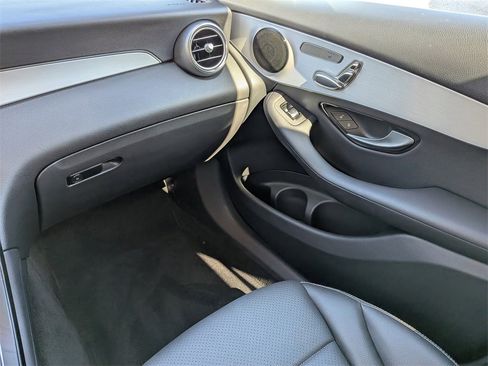 Used 2022 Mercedes-Benz GLC 300 image 17