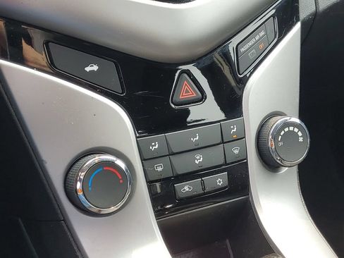 Used 2016 Chevrolet Cruze LT FWD image 16