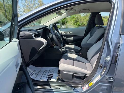 Used 2025 Toyota Corolla LE FWD image 13