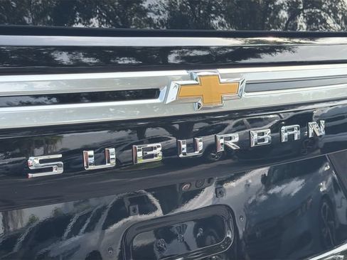 Used 2024 Chevrolet Suburban High Country AWD/4WD image 9