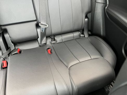 Used 2025 Mercedes-Benz GLB 250 image 39