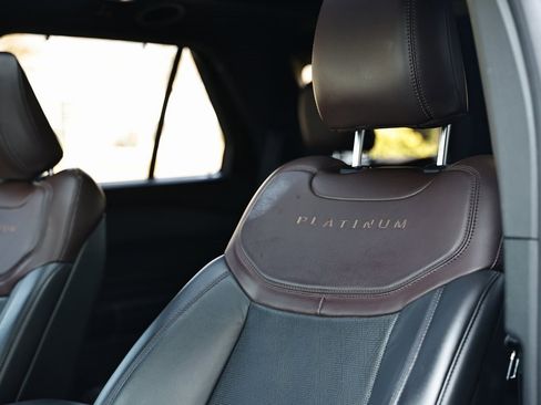 Used 2020 Ford Explorer Platinum w/ Premium Technology Package image 21