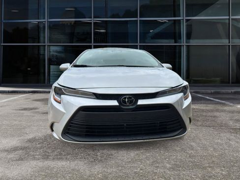 Used 2024 Toyota Corolla LE FWD image 2