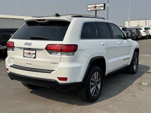 Used 2020 Jeep Grand Cherokee Laredo w/ 18" Wheel & 8.4" Radio Group AWD/4WD image 4