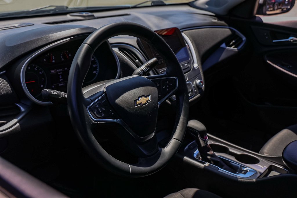 Used 2025 Chevrolet Malibu RS FWD image 15