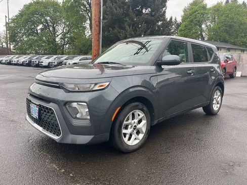 Used 2022 Kia Soul LX w/ Technology Package image 3