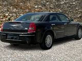 Used 2010 Chrysler 300 Touring image 2