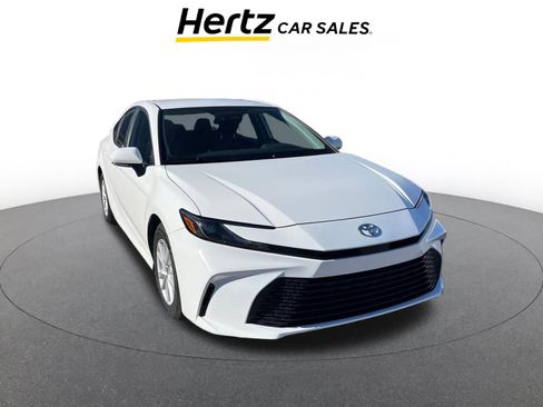 Used 2025 Toyota Camry LE image 1