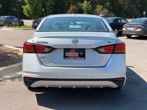 Used 2024 Nissan Altima 2.5 SV FWD image 10