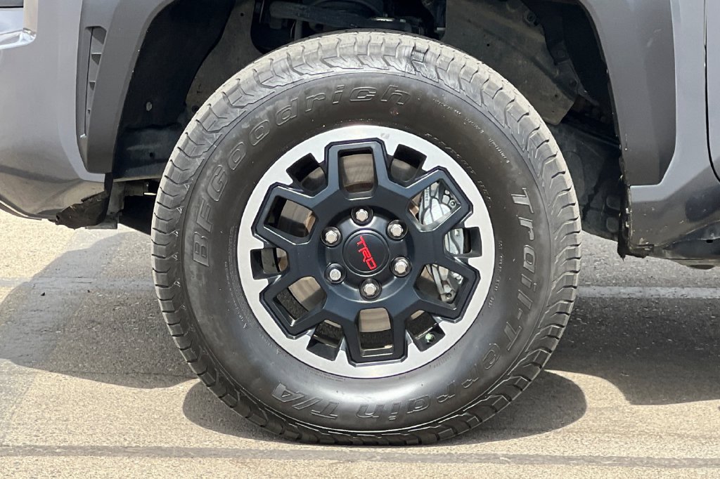 Certified 2025 Toyota Tacoma TRD Off-Road AWD/4WD image 28